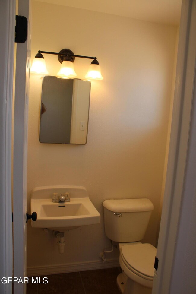 Building Photo - 5656 Sun Valley Dr