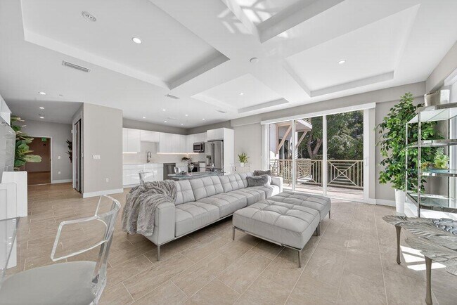 Building Photo - 41 SW Seminole St