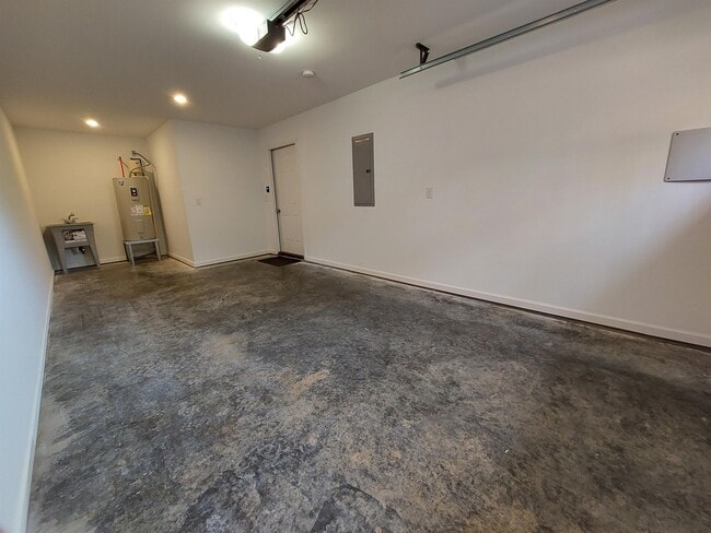 Building Photo - 504 Santa Fe Pike