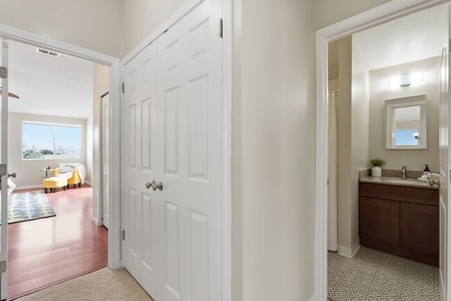 Building Photo - Remodeled 3 bedroom condo