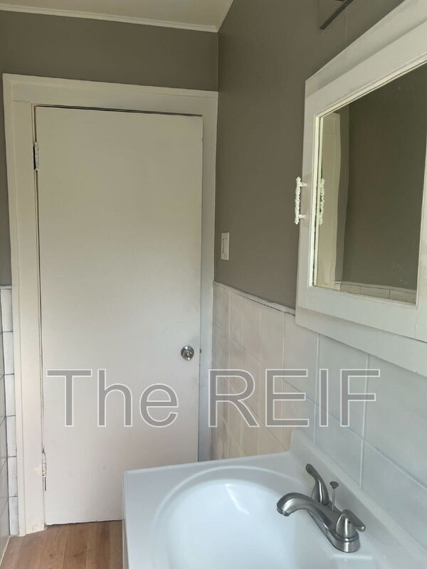 Building Photo - 7543 Lozier Ave