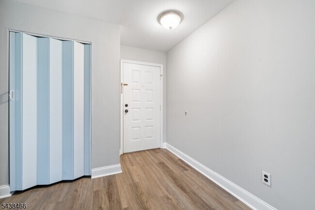 Building Photo - 111 Aimwick Ct