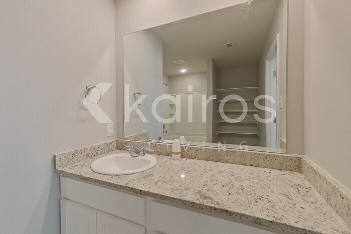 Building Photo - 406 Mango Dr