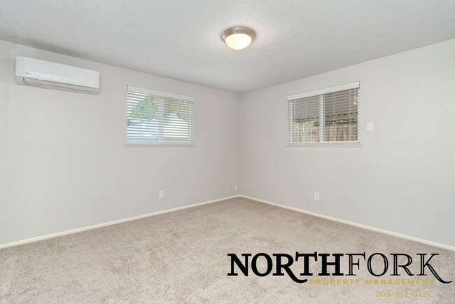 Building Photo - Spectacular Remodeled Nampa Home