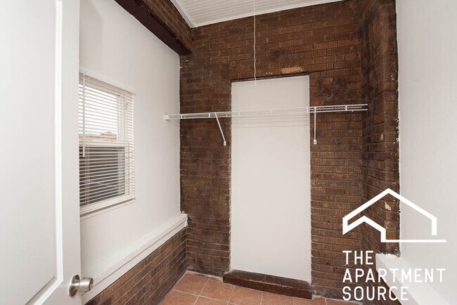 Building Photo - 1255 N Harding Ave