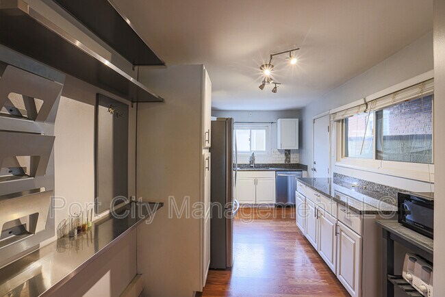 Building Photo - 328 S Collington Ave