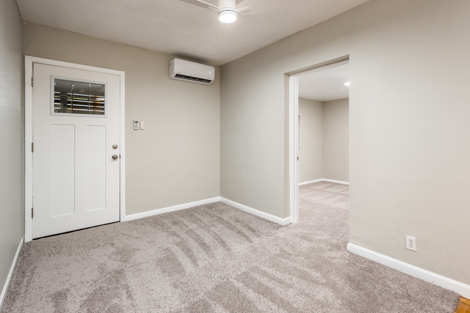 Building Photo - 1416 W Clarendon Ave