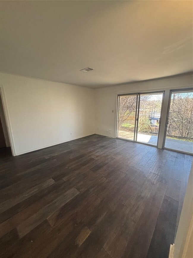 Building Photo - 2324 Hartford Rd