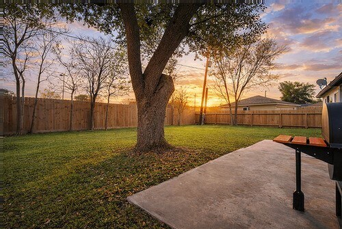 Building Photo - 10907 Sageriver Dr