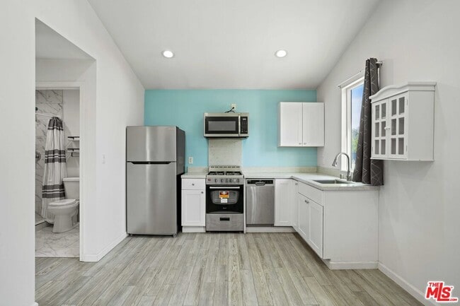 Building Photo - 6723 Sheltondale Ave