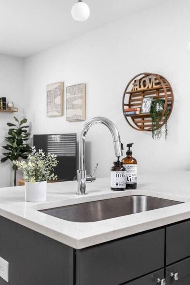 Building Photo - 5858 N College Ave