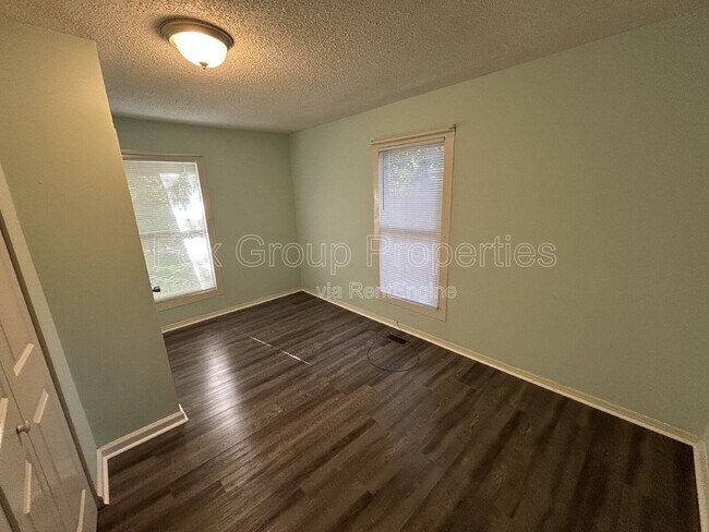 Building Photo - 177 S Maple St