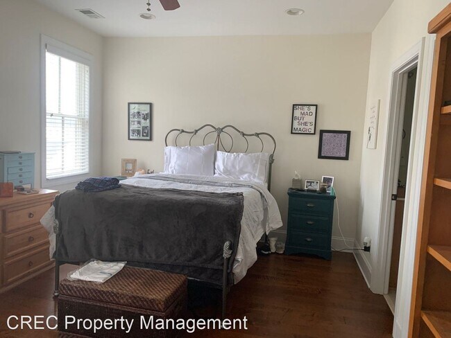 Building Photo - 101 S Commodore Way