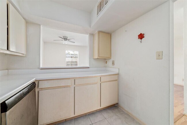 Building Photo - 6201 Ranchester Dr