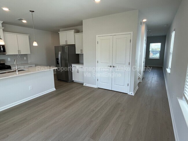 Building Photo - 2795 Cassius Dr