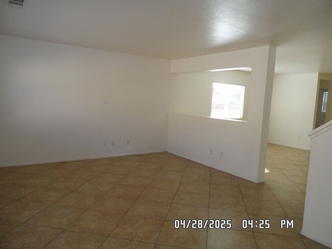 Building Photo - 3 Bedrooms, 2 1/2 Bathrooms, 2 Story, Loft...