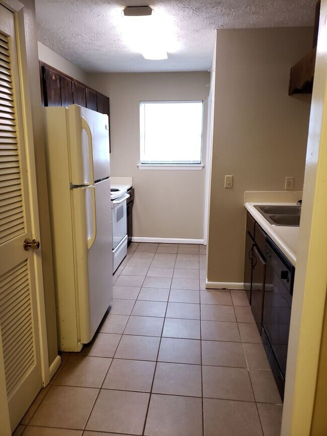 Building Photo - Townhome Near the Beach, In the Heart of PCB! *SPECIAL: 1/2 OFF 1st Month's Rent* + *Military Inc...
