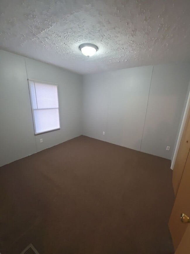 Building Photo - 2-Bedroom, 2-Bath Mobile Home with Front and Back Porches in Sparta