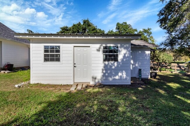 Building Photo - 295 County Rd 687