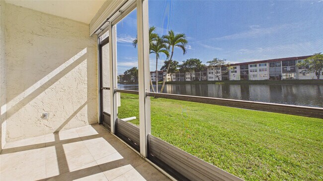 Building Photo - 381 S Hollybrook Dr