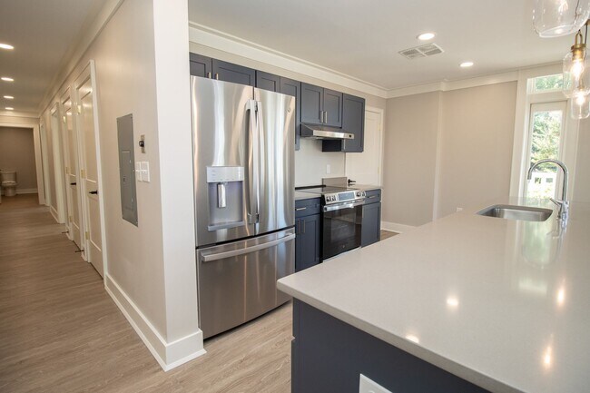 Building Photo - Historic Elegance Meets Modern Luxury – 2 Bed / 2 Bath Apartment in Downtown Columbia