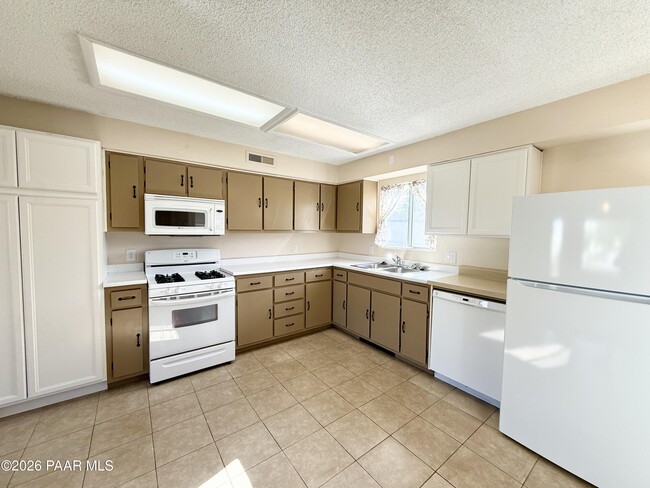 Building Photo - 8411 E Sommer Dr