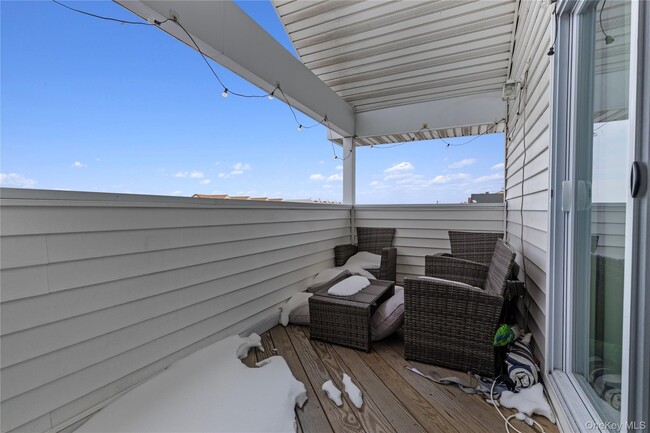 Building Photo - 616 E Broadway