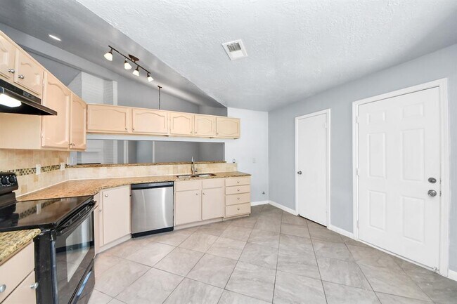Building Photo - 22407 Millgate Dr