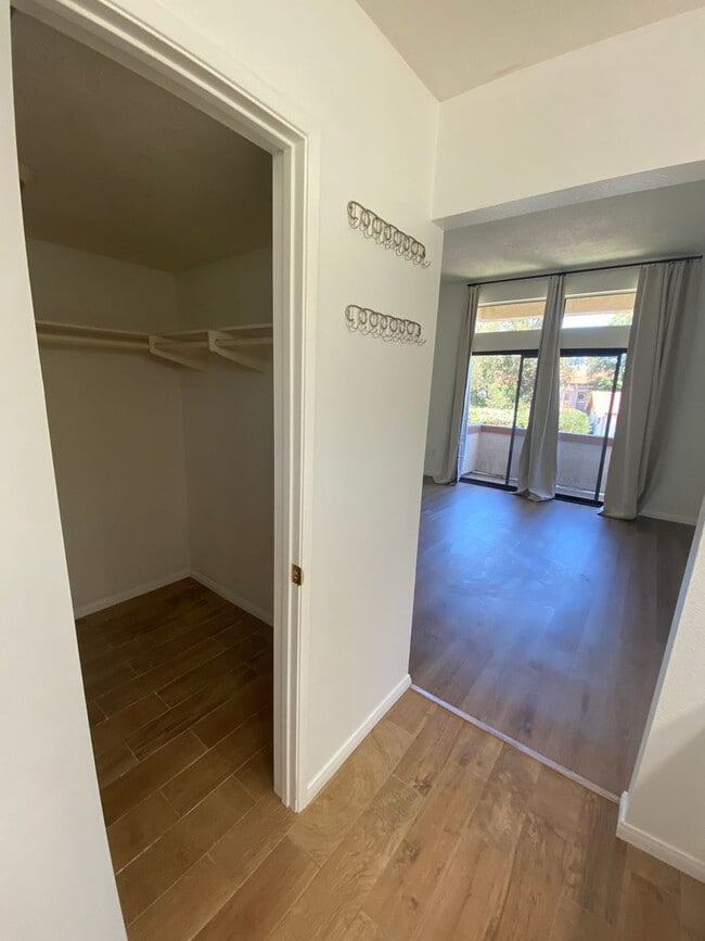 Building Photo - Charming 2 Bed, 2 Bath Carlsbad Home with ...