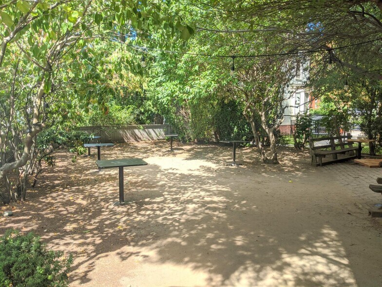 Building Photo - 6 Craigie Cir