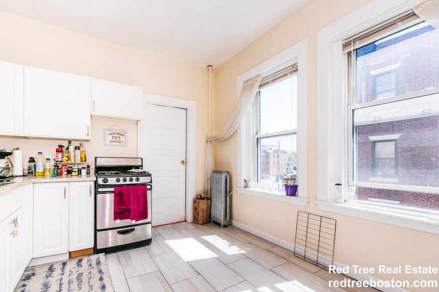 Building Photo - 1284 Commonwealth Ave