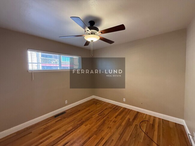 Building Photo - Eden 965-967