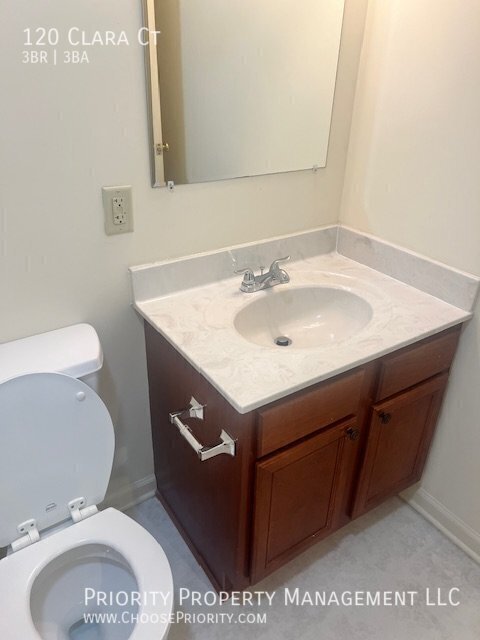 Building Photo - 120 Clara Ct