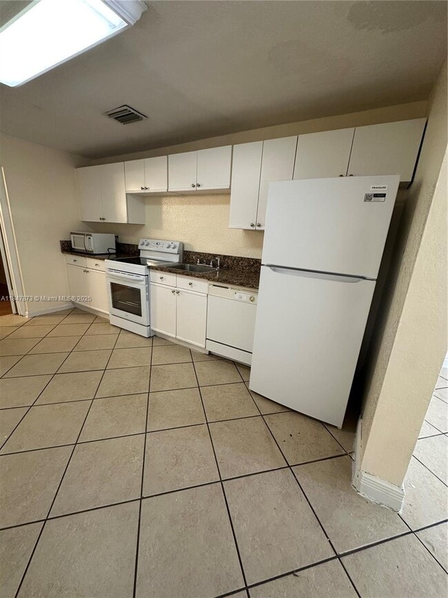 Building Photo - 4041 SW 50th St