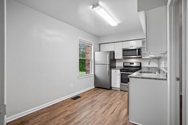 Building Photo - 5128 Cliffhaven Dr