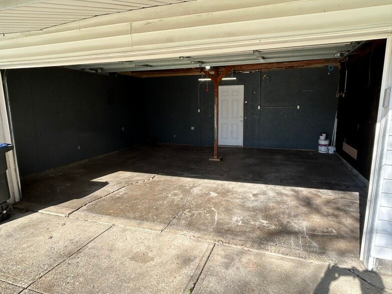 2 Car Garage - 1882 Paul Dr