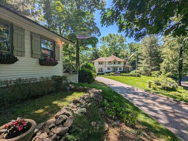 Building Photo - 3 Wild Rose Ln