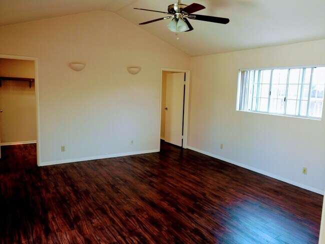 Building Photo - Built for 6 | Walk to San Diego State University | 5BR House + Yard