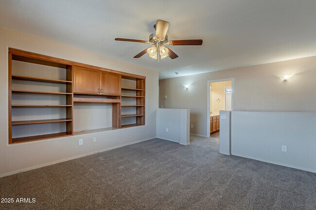 Building Photo - 519 E Rainbow Dr