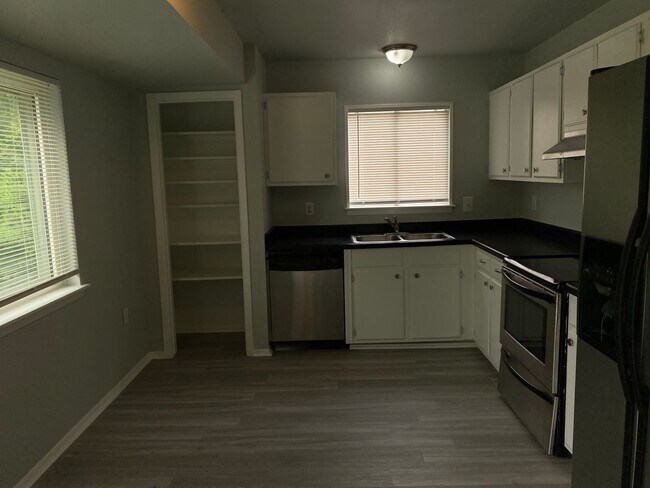 Building Photo - 12421 Trailing Oaks St