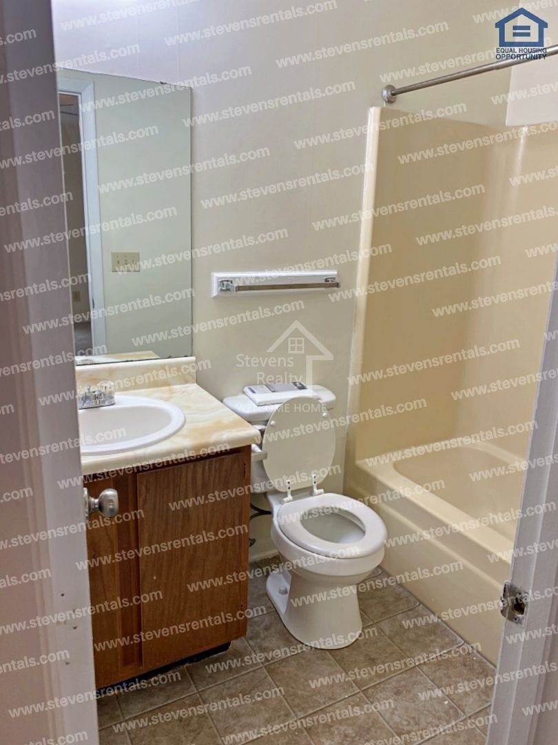 Building Photo - 445 Oriole Dr