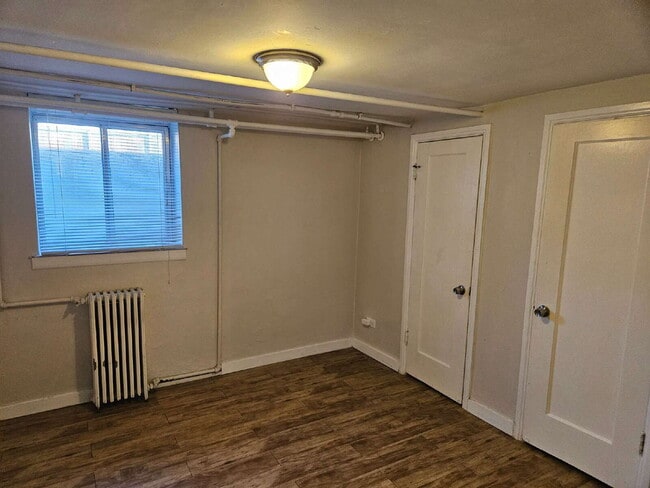 Building Photo - 1 Bed 1 Bath Mayfair Apartment With Garage in Denver! Available Now!