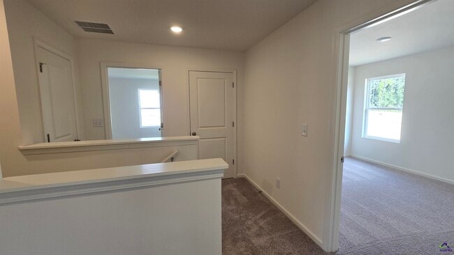 Building Photo - 307 Gazebo Dr
