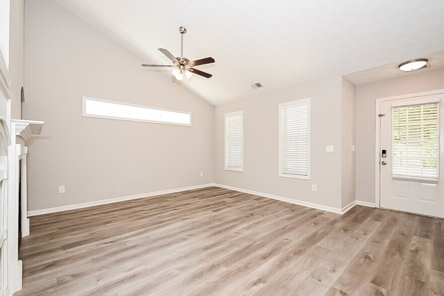 Building Photo - 332 White Oak Way