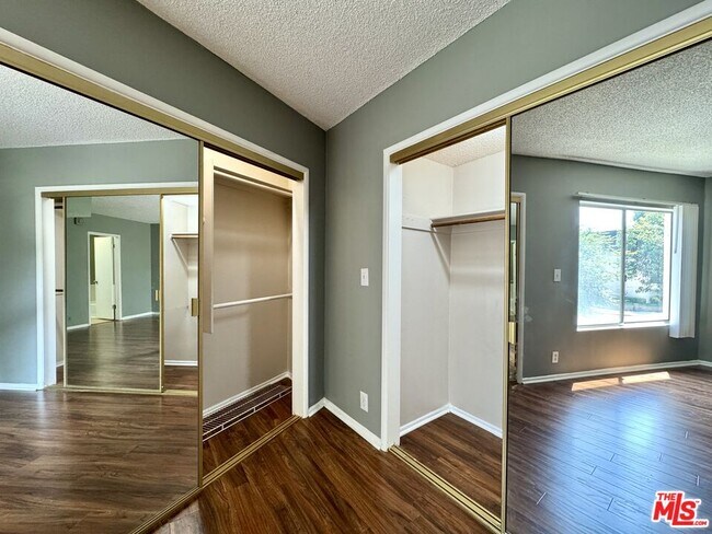 Building Photo - 1122 Peck Dr