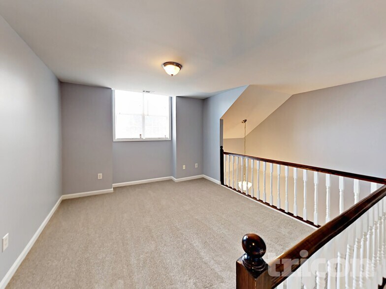 Building Photo - 9747 Whitetail Rd