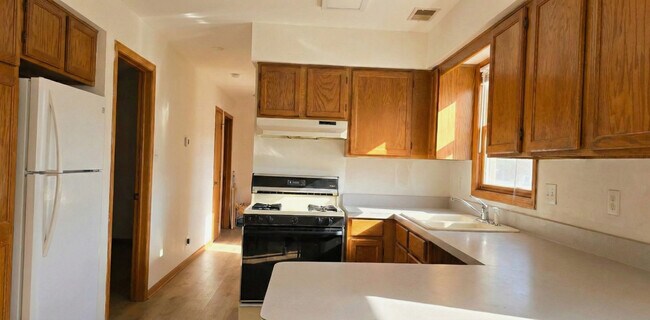 Building Photo - 445 W 37th St