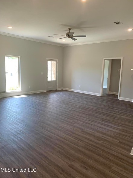 Building Photo - 624 Westfield Dr