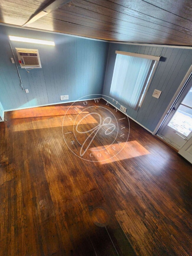 Building Photo - Must-See 2-Story, 2-Bedroom Home with Fenced Yard