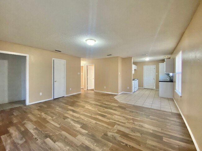 Building Photo - 3 bed 1.5 bath now available.